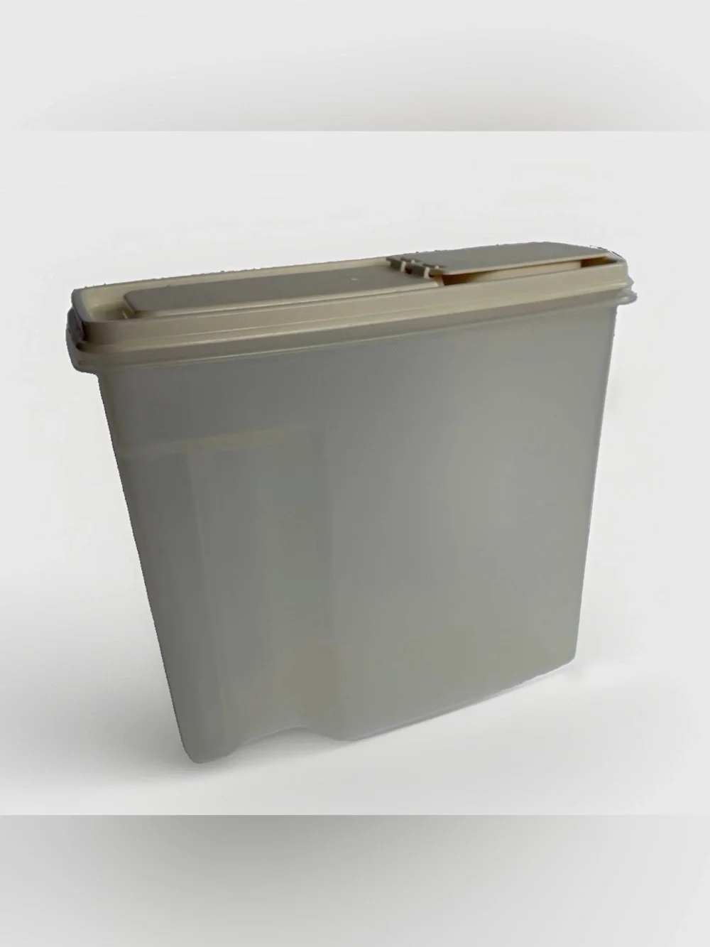Vintage Rubbermaid Servin Saver 13 Cup Cereal Keeper Container Almond 0090 0091